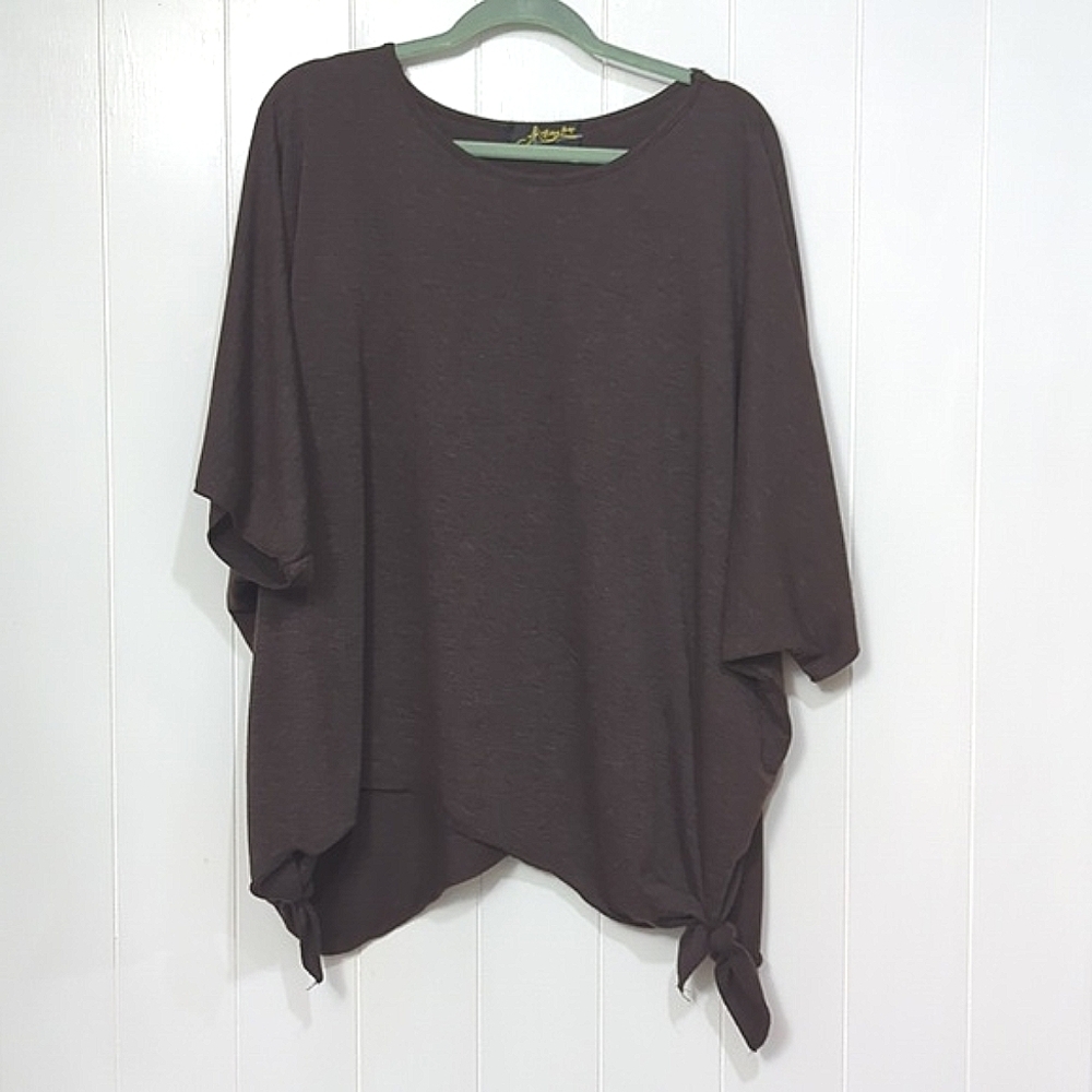 ❤️5/$25
  Astora Born Soft Tie Boutique Top